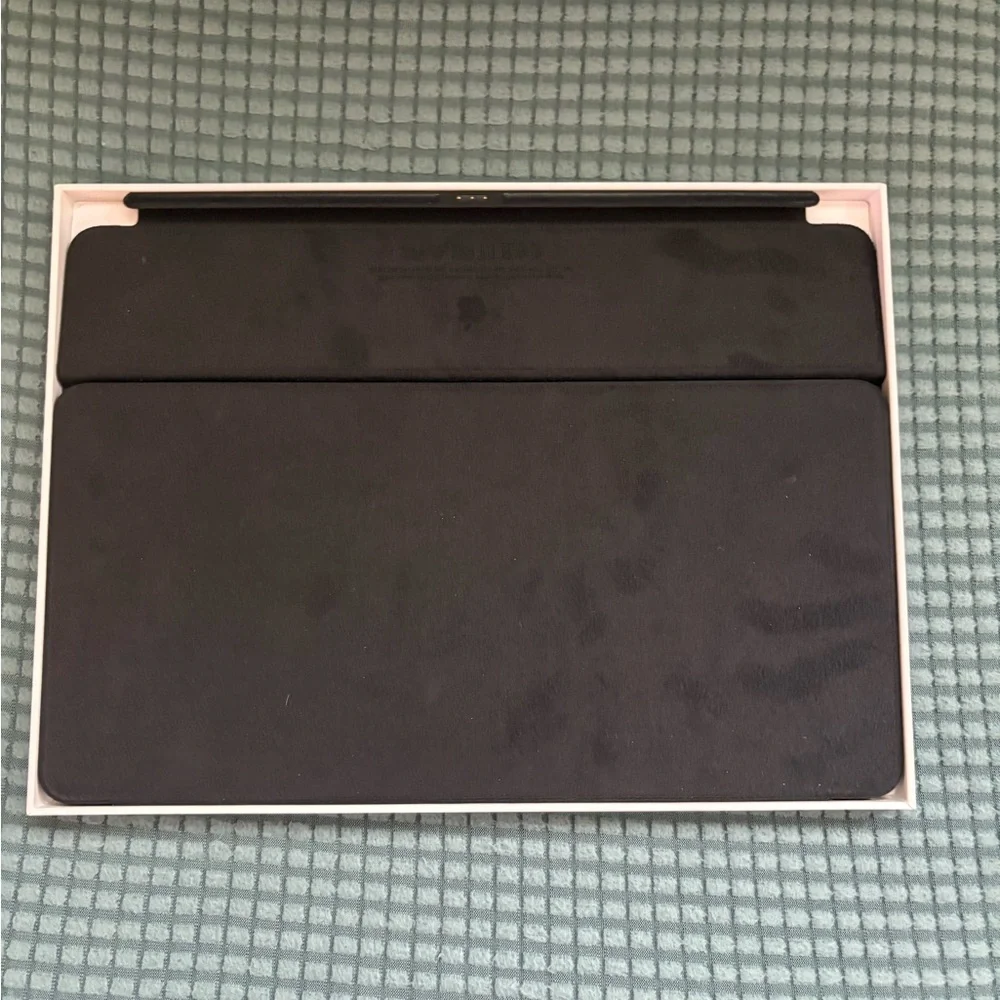 Apple Smart Keyboard Folio in Black